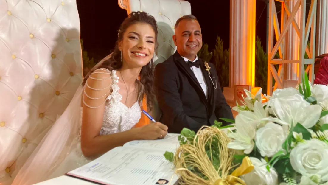 Akhisarlılar Asude-Eren’in  görkemli düğününde buluştu