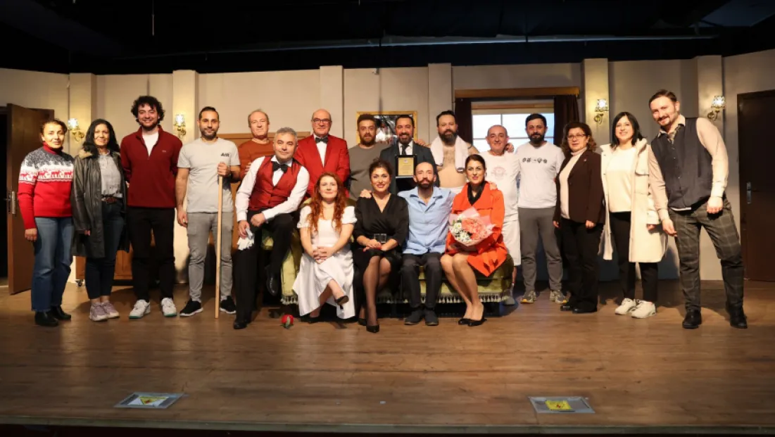 KARMAKARIŞIK TİYATRO SEVERLERLE BULUŞTU