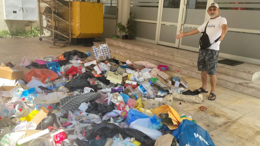 Diyanet bu yaparsa!…. Kirada anlaşamadığı yurt binasını çöplüğe dönüştürüp binayı terk etti..