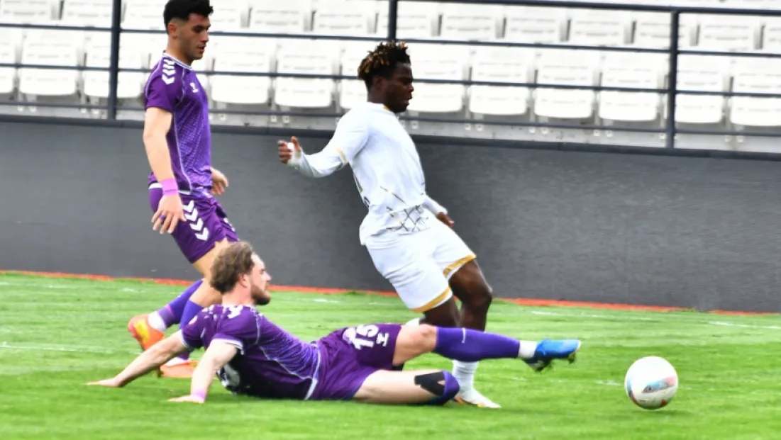 Manisa FK Kendi evinde kendini ateşe attı! 1-2