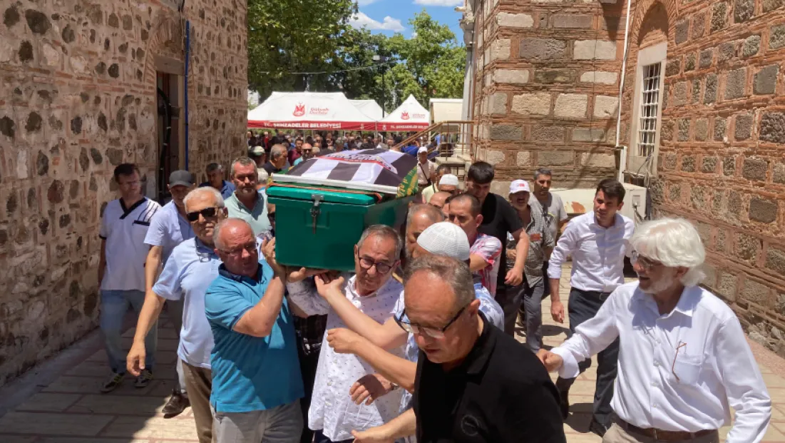 Manisa’nın ‘Şapkacı Fethi babaya son veda….