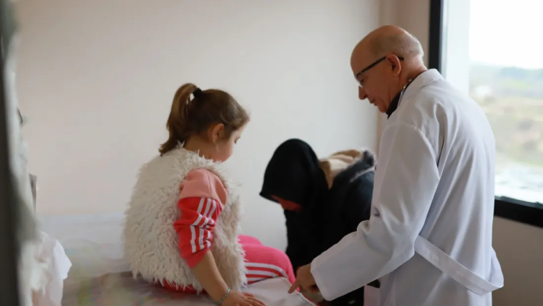 Soma'nın “Tonton Dede’si: 30 yıldır Somalı çocukların sağlık kahramanı!