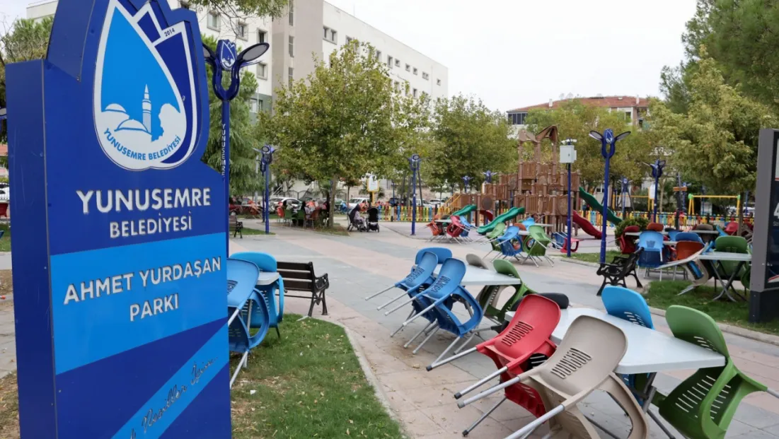 Yunusemre’de parklara bakım onarım çalışması