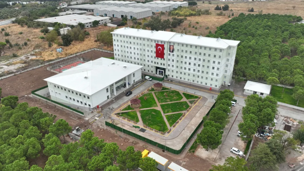 Manisa Akhisar'daki Manisa'daki yangında boşaltılan köylüler KYK Yurtlarında misafir edilecek