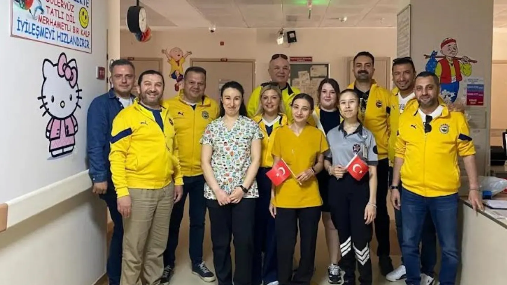 Alaşehir Fenerbahçeliler Derneği'nden hastanedeki çocuklara sürpriz