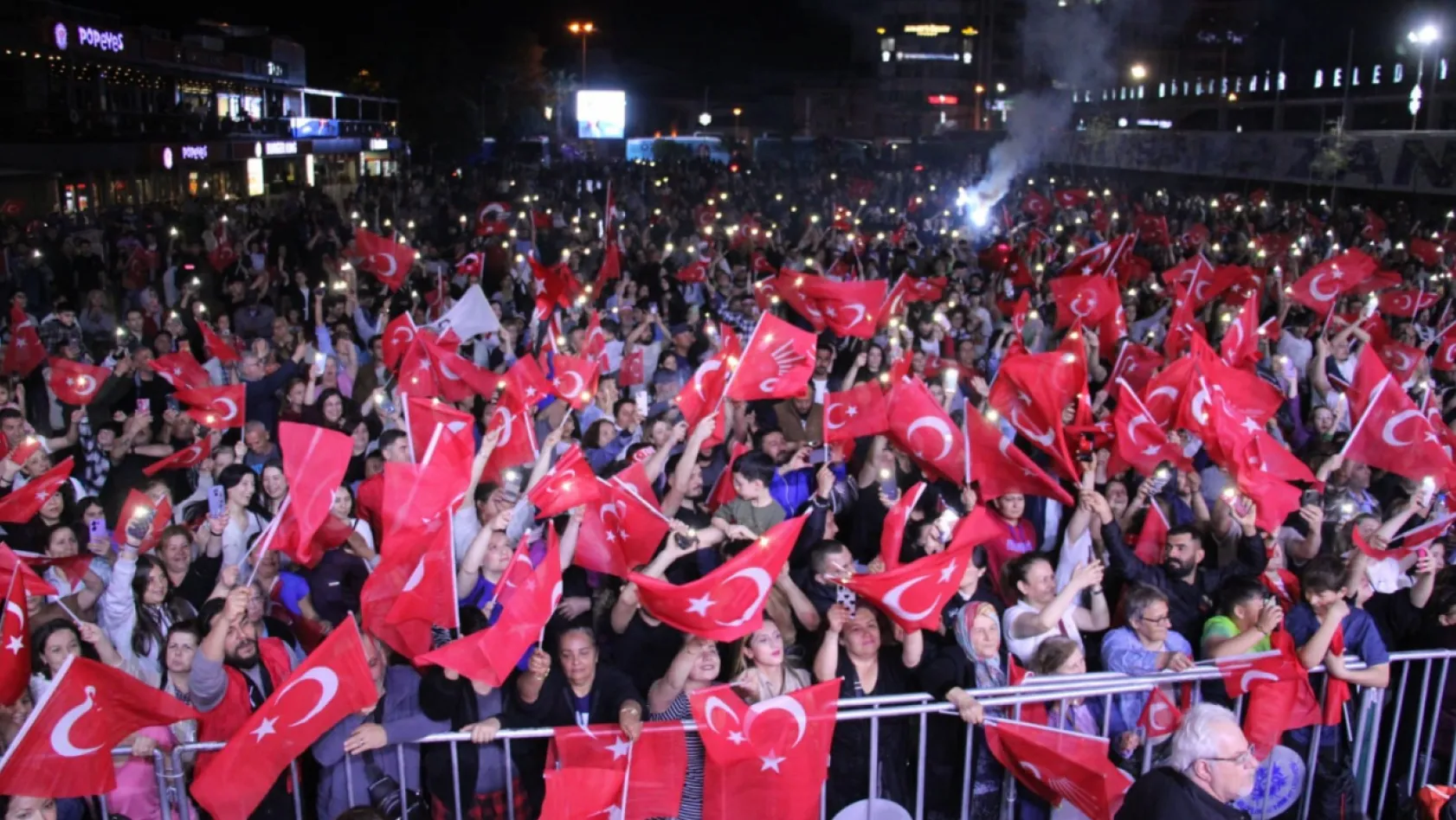 Aydın CHP'de kutlamalar başladı