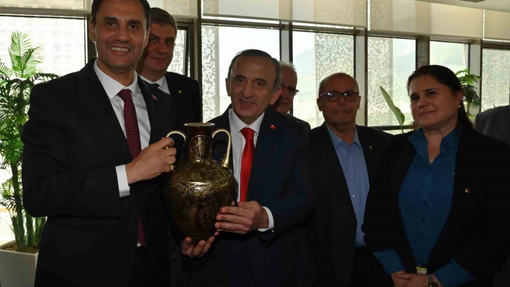 Başkan Zeyrek, Manisa TSO Başkanı Yılmaz'ı ağırladı