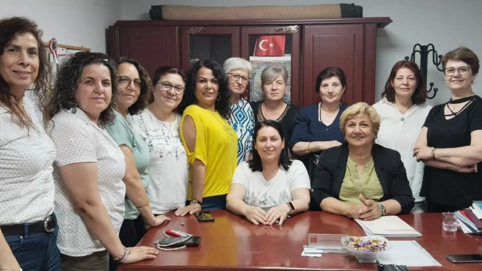 CHP Manisa İl Kadın Kollarından toplu istifa