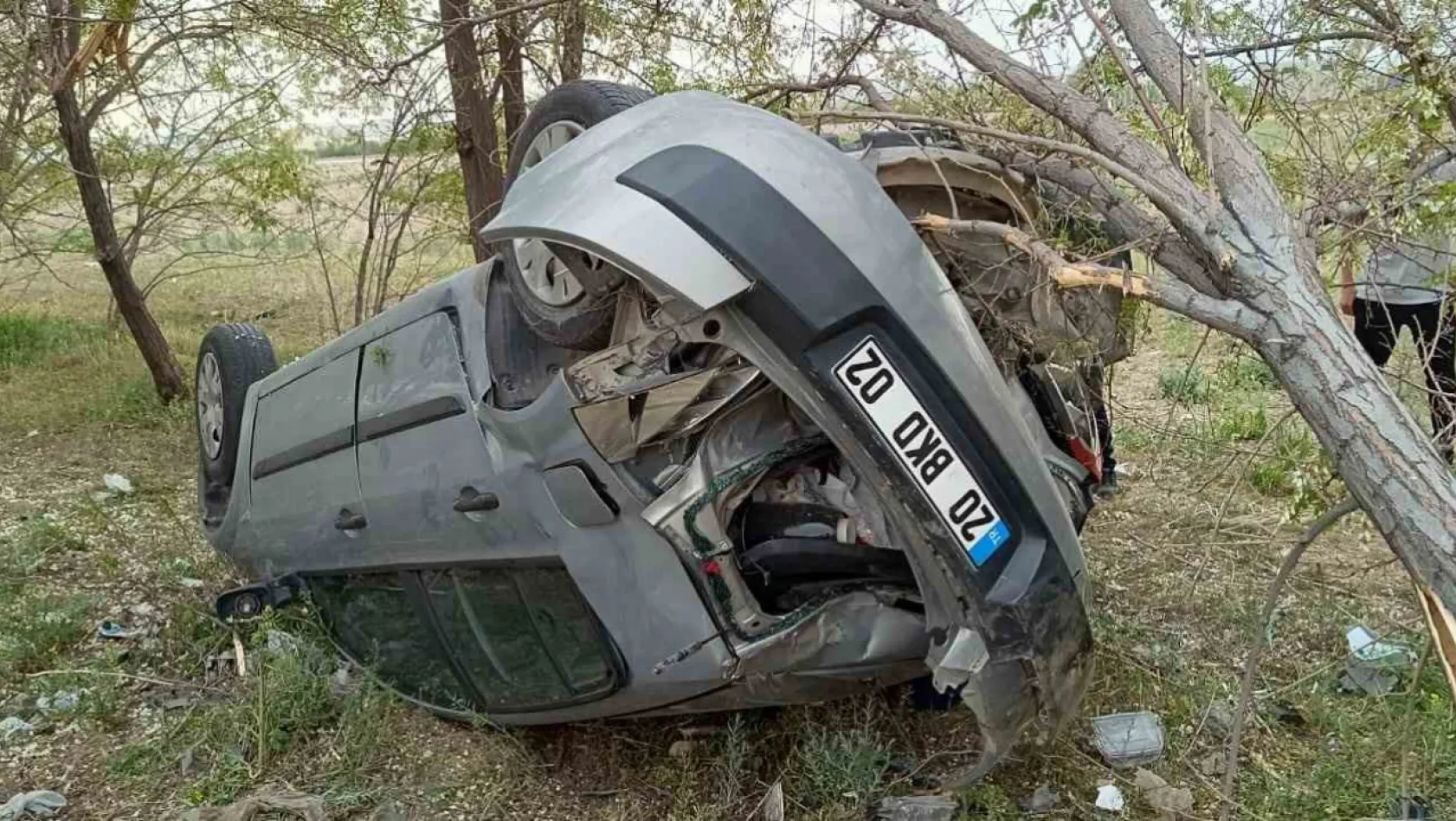 Denizli'den Mersin'e cenazeye giden aile Konya'da kaza yaptı: 1'i ağır 4 yaralı