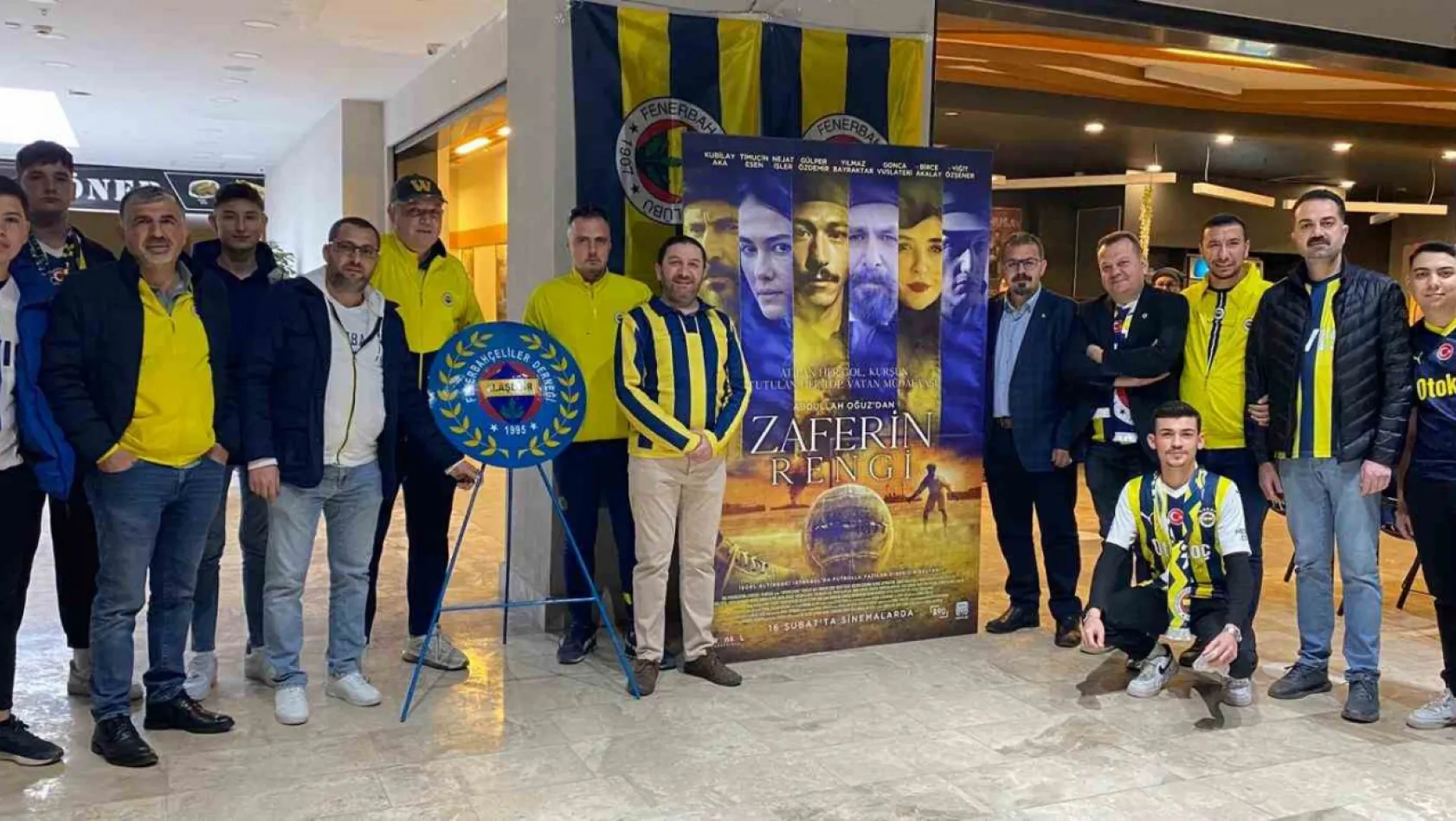 Fenerbahçe taraftarları sinema salonunu doldurdu