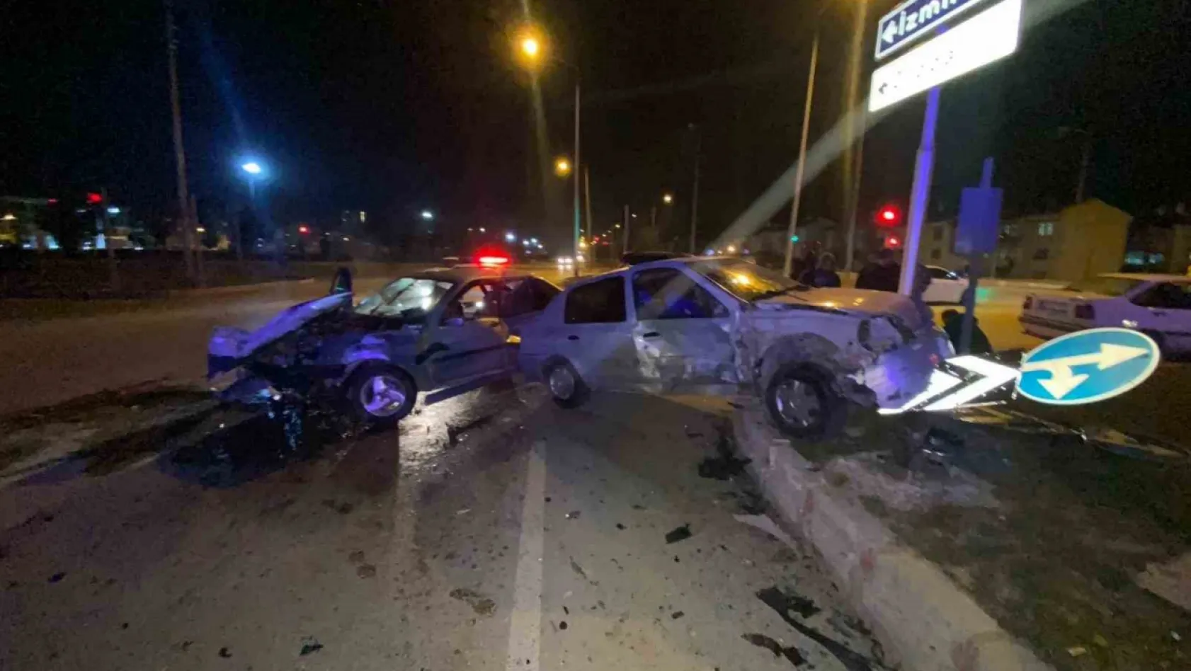 İki otomobilin çarpıştı: 7 Yaralı