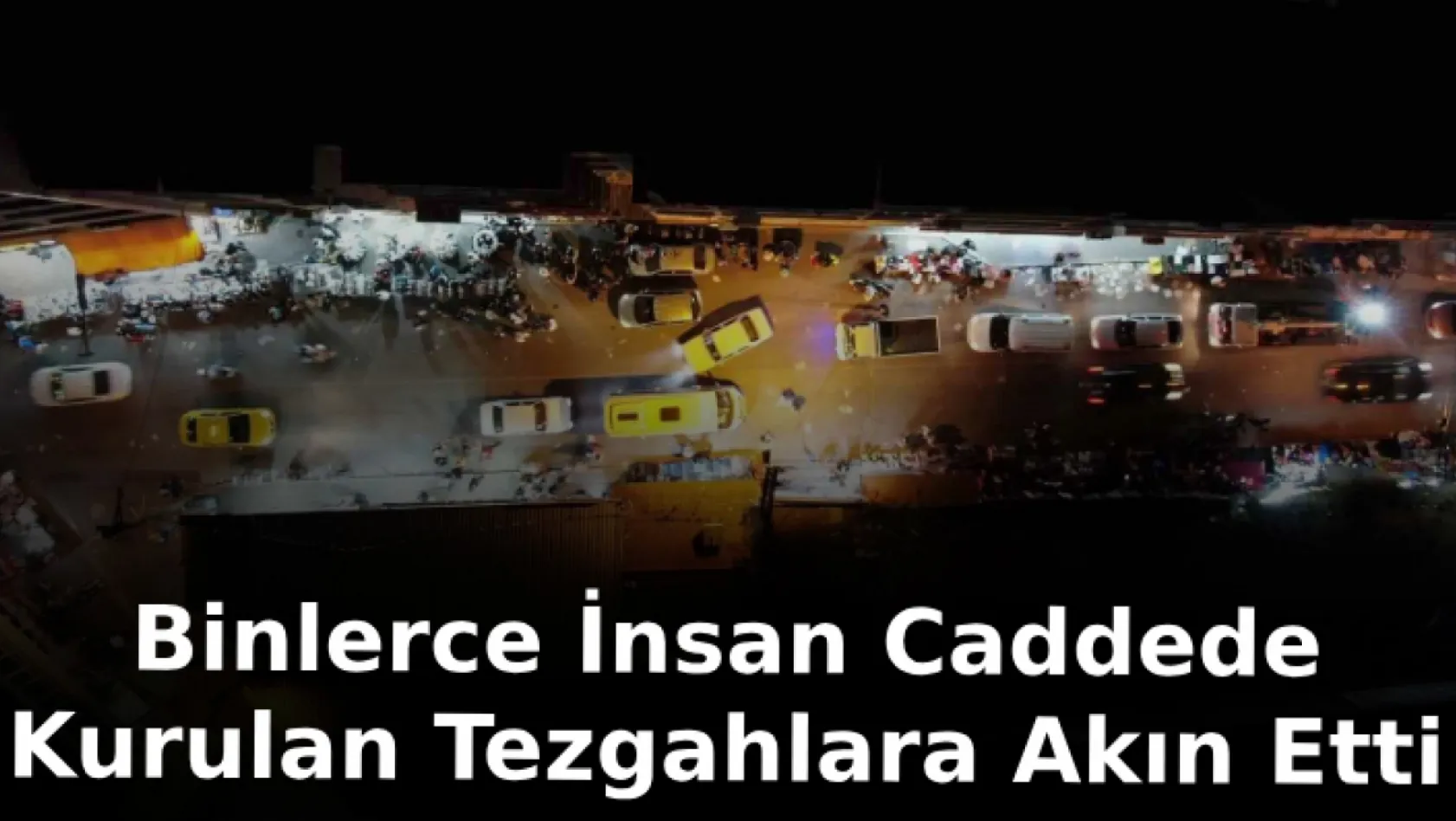 İzmir'de binlerce insan caddede kurulan tezgahlara akın etti