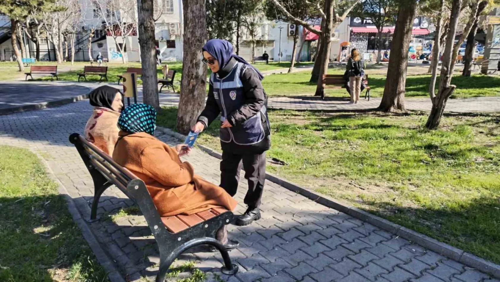 İzmir polisi KADES'i tanıttı, dolandırıcılara karşı uyardı