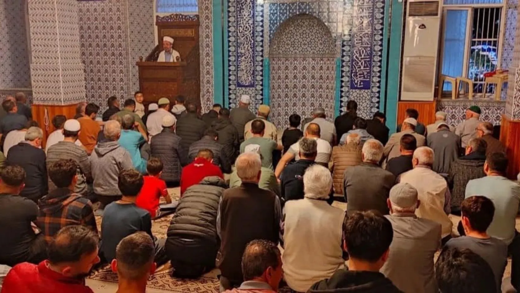 Ramazan ayının son teravih namazı kılındı