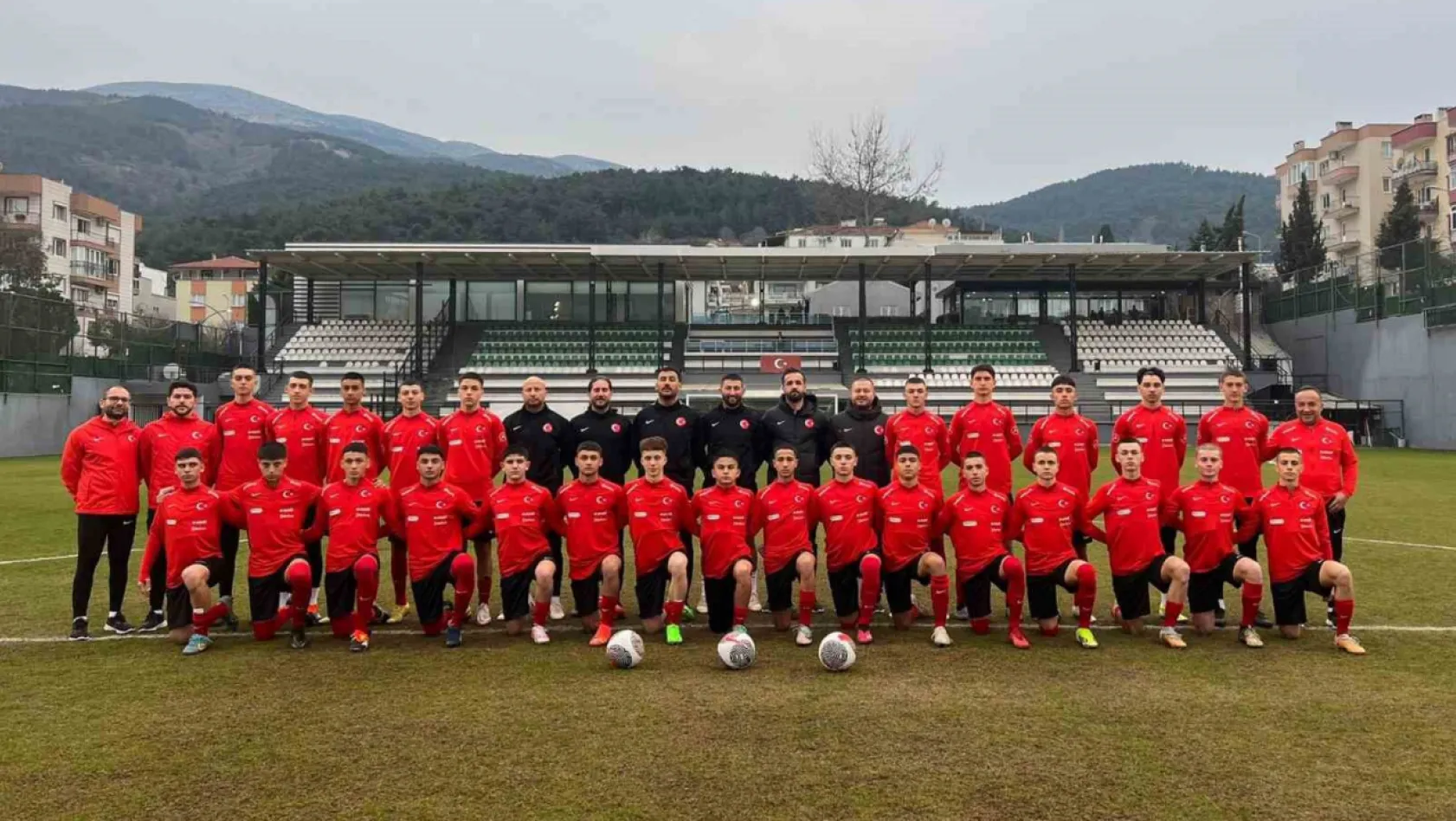 U15 Milli Futbol Takımı, Macaristan maçı hazırlıklarını Manisa'da sürdürüyor