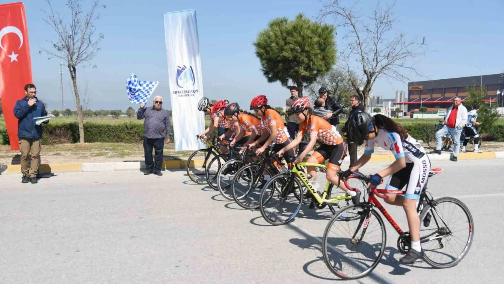 Yunusemre'de bisikletçiler madalya için pedal çevirdi