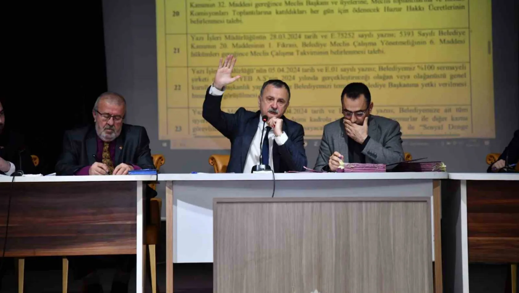 Yunusemre'de yeni dönemin ilk meclisi toplandı
