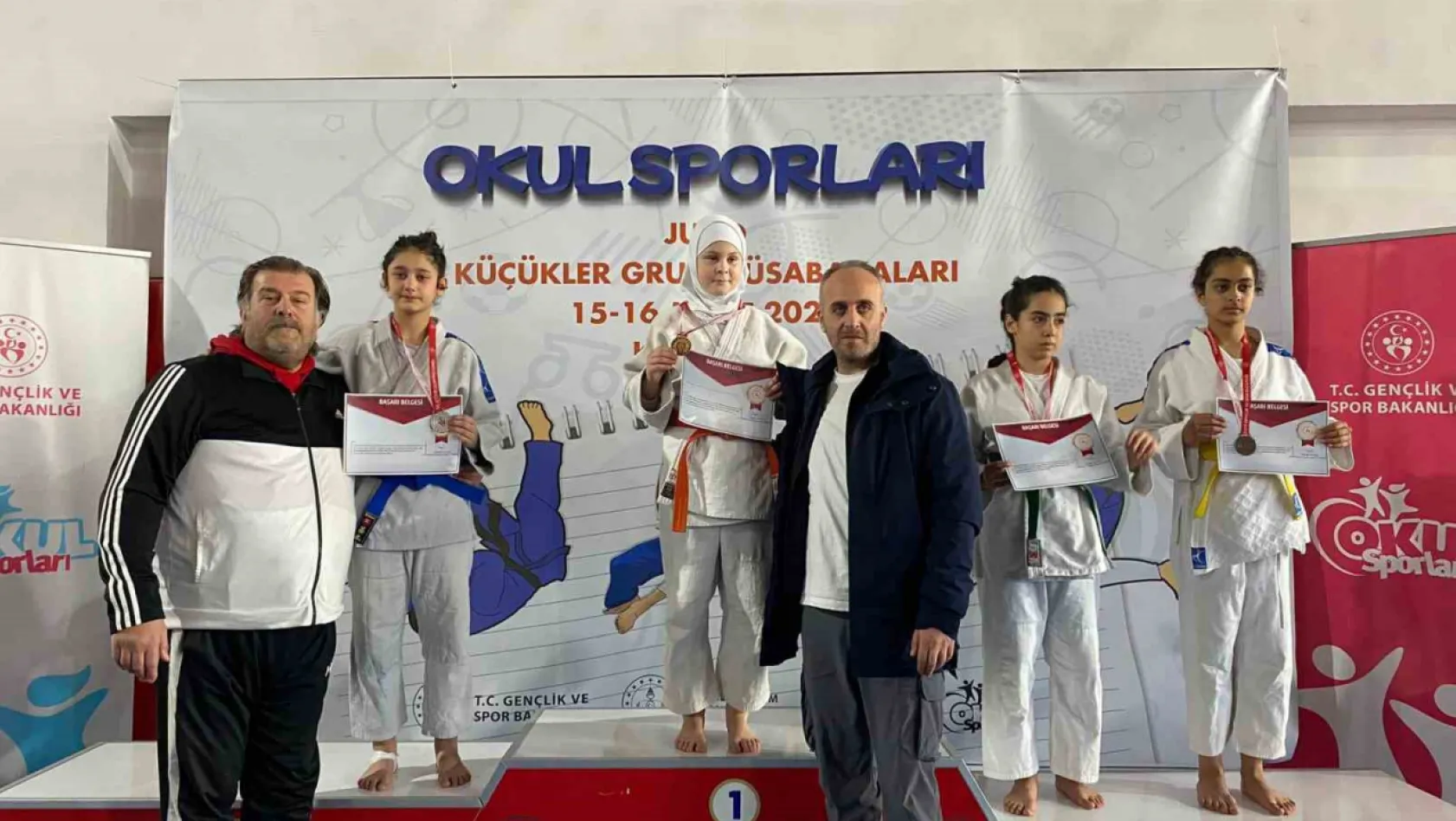 Yunusemreli küçük judocular Kütahya'da 5 madalya kazandı