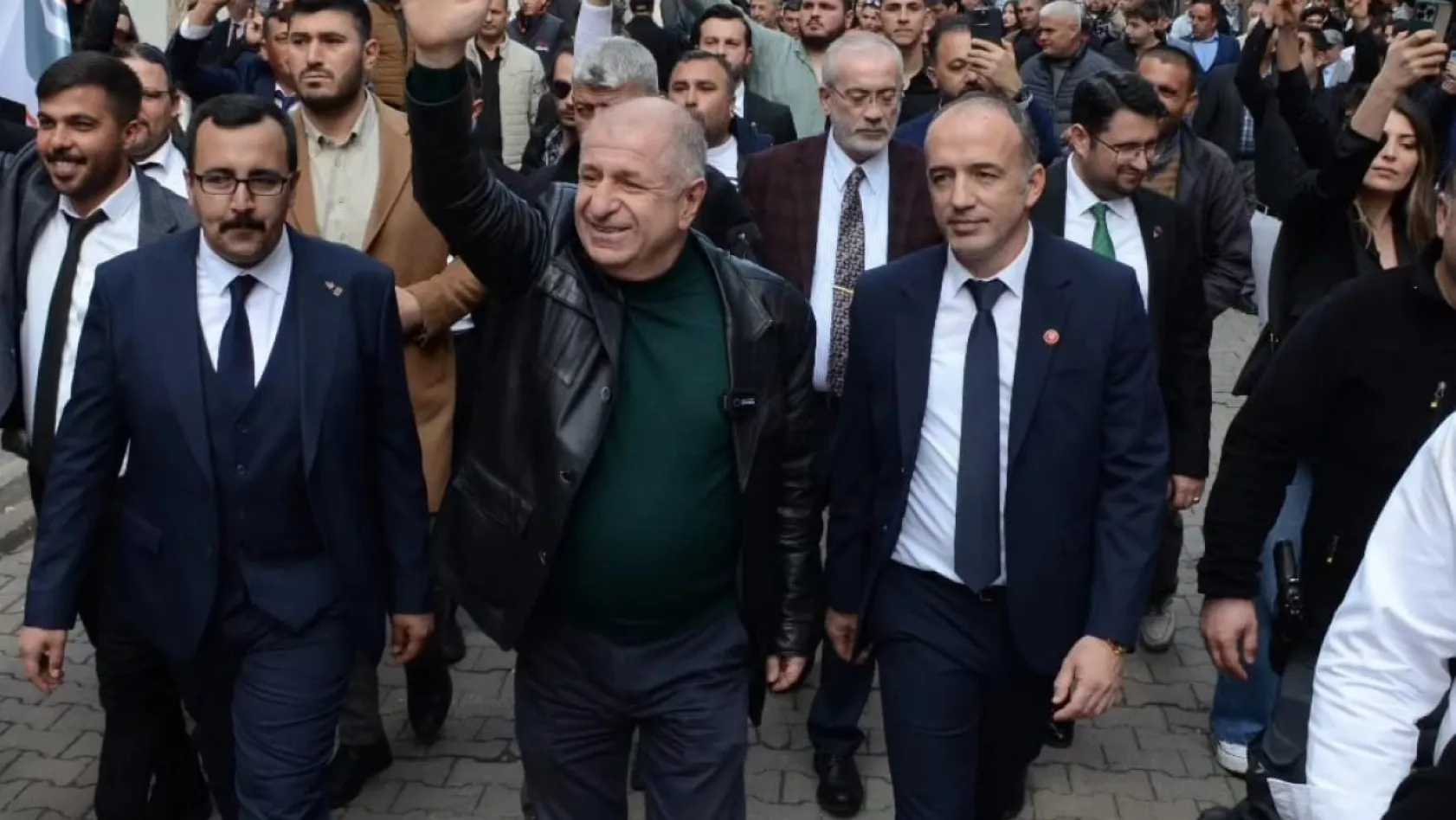 Zafer Partisi Manisa'da Büyükşehir'i Hedefliyor