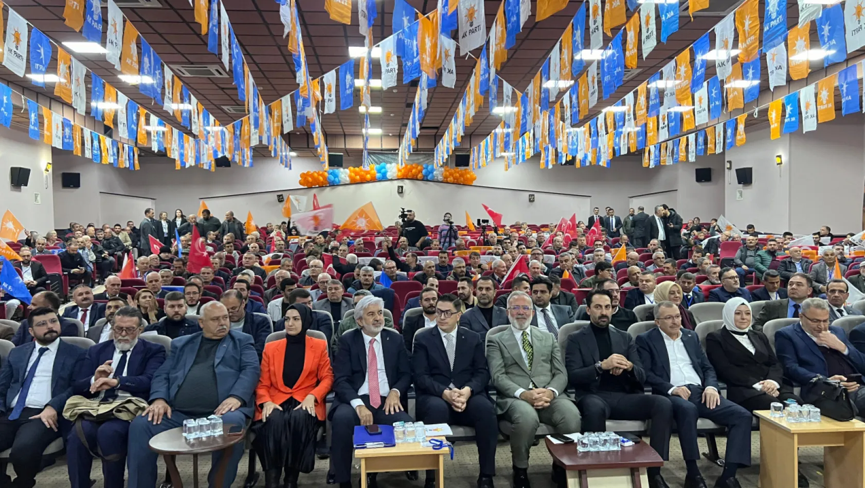 AK Parti Grup Başkan vekili Bahadır Yenişehirlioğlu'dan Akhisar İlçe Kongresi'nde Birlik ve Beraberlik Mesajı