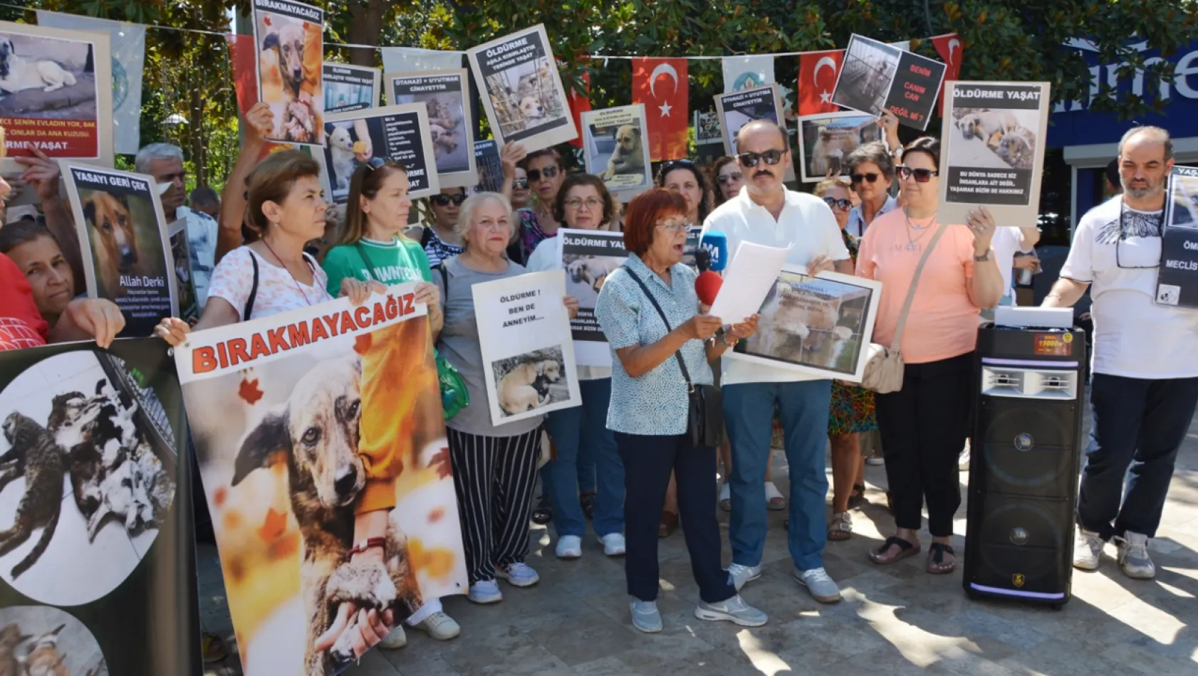 HAKDEM'den Sahipsiz Sokak Hayvanları Yasa düzenlemesine Tepki Eylemi