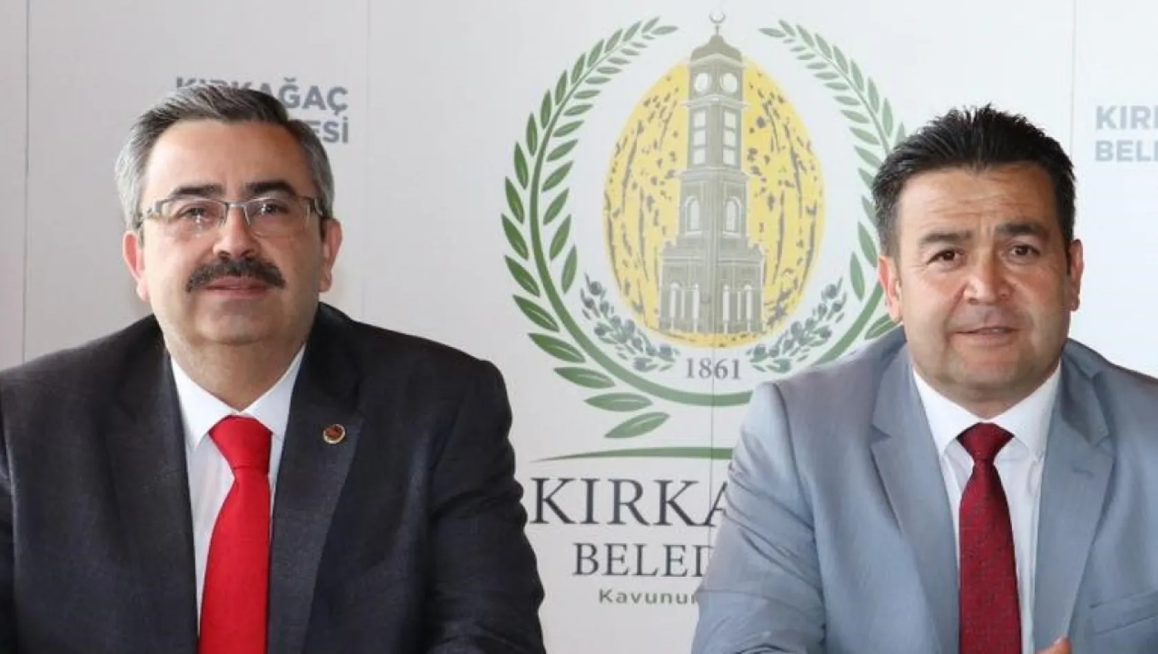 Kırkağaç'ta belediye başkanı resmi sonuçlar ilan edilmeden görevini devretti