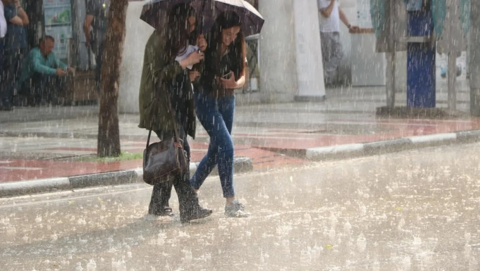Manisa'ya gök gürültülü sağanak yağış uyarısı