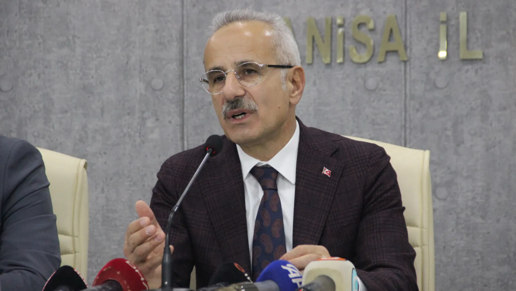 Ulaştırma ve Altyapı Bakanı Abdulkadir Uraloğlu Manisa temaslarını tamamladı