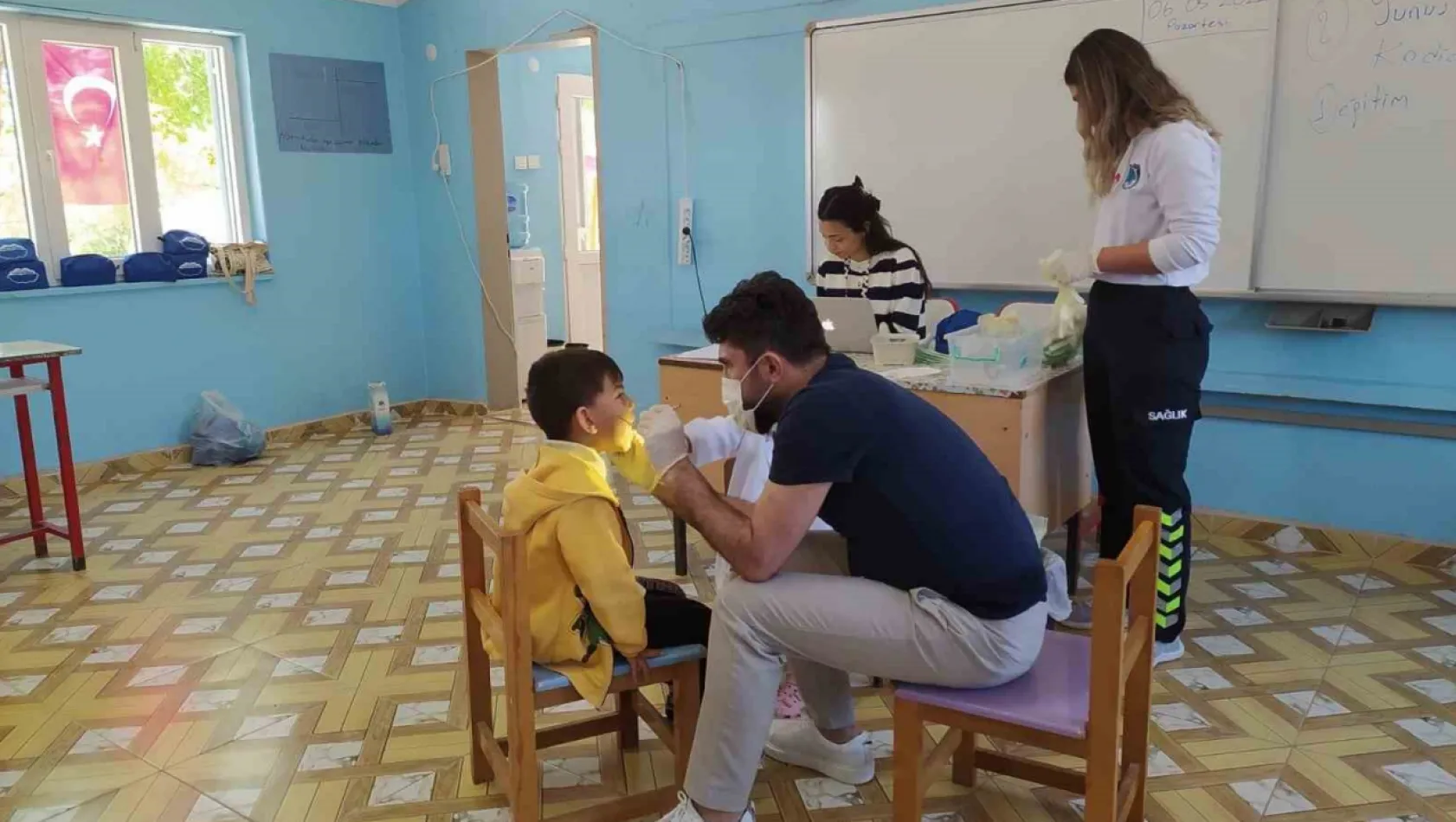 Yunusemre'de kırsal mahallelerde çocuklara diş taraması