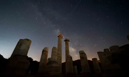 Sardes Antik Kenti, samanyolu ve perseid meteor yağmurunu buluşturdu