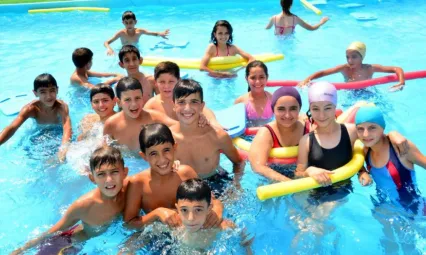 Şehzadeler Belediyesi'nin yüzme kurslarına yoğun ilgi
