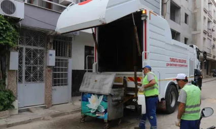 Turgutlu'da çöp konteynerlerine bahar temizliği