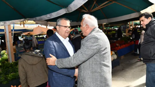 ÇERÇİ LALELİ PAZARINI GEZDİ