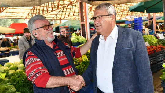 ÇERÇİ LALELİ PAZARINI GEZDİ