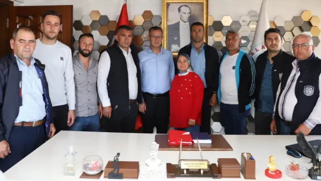 Alaşehir'in ilk kadın muhtarı göreve başladı