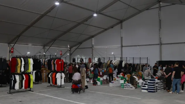 YUNUSEMRE'DE OUTLET ÇARŞISI AÇILDI