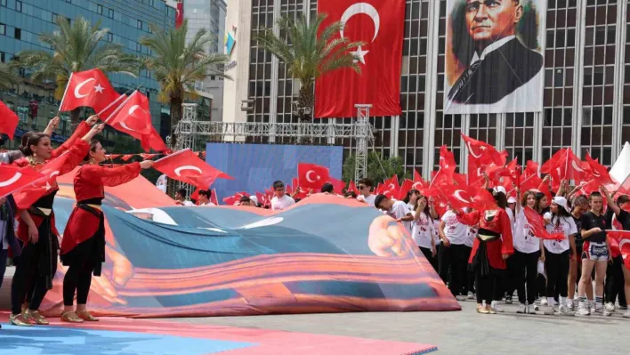 19 Mayıs İzmir'de coşkuyla kutlandı