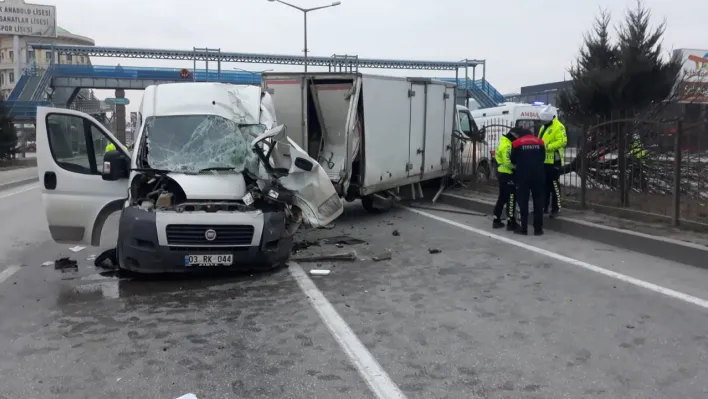 2 kişinin yaralandığı kazada sürücülerden birinin durumu ciddiyetini koruyor