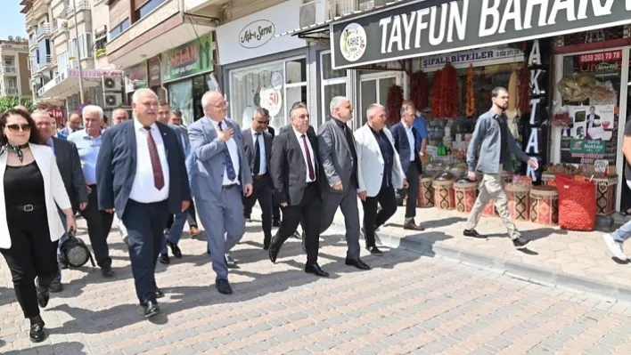 BAŞKAN ERGÜN'DEN AK PARTİ AKHİSAR İLÇE TEŞKİLATI'NA ZİYARET