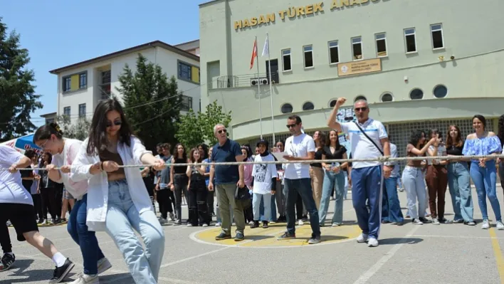 BOZOĞLU: HASAN TÜREK LİSESİ'NİN FARKLI BİR YÖNÜNÜ GÖSTERMEK İSTEDİK