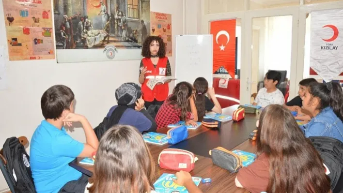 Türk Kızılay Şehzadeler Şubesi tarafından &quotKızılay ile İngilizce Öğren Projesi" başlatıldı