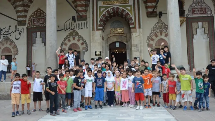 ASIRLIK CAMİ'DE ÇOCUKLAR KURAN ÖĞRENİYOR