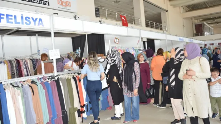 MANİSA'DA MODA FESTİVALİ BAŞLADI