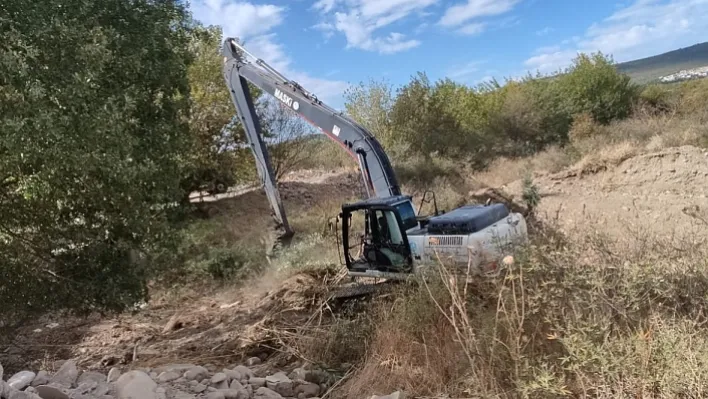 Kale Mahallesinde Dere Temizliği Yapıldı