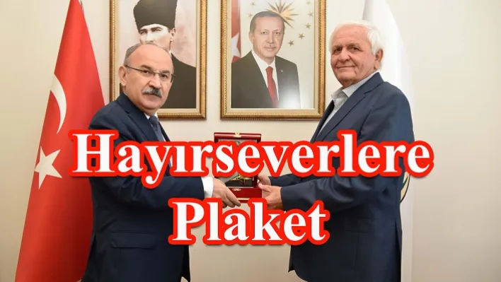 Vali Karadeniz'den Hayırseverlere Plaket