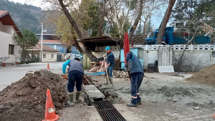 Allahdiyen'e yağmur suyu ızgara imalatı gerçekleştirildi