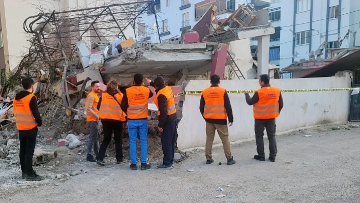 MCBÜ İnşaat Mühendisliği Bölümü Öğretim Üyelerinden Oluşan Ekip Deprem Bölgesinde