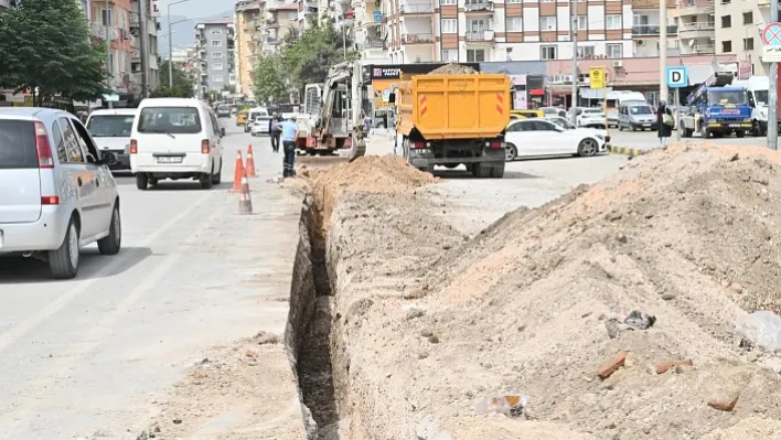 Avni Gemicioğlu Caddesinde Altyapı Çalışmaları Tüm Hızıyla Sürüyor