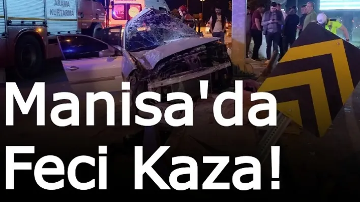 Manisa'da Feci Kaza! Otomobil Yön Levhasına Çarptı