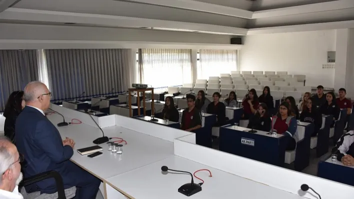 Salihli Belediyesi'nden Lise Öğrencilerine Eğitim Semineri